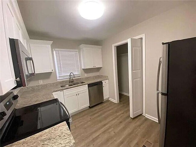 Foto del edificio - 2490 Brentwood Rd