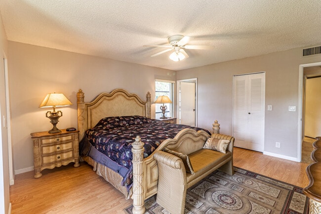 Building Photo - 7300 Amberly Ln