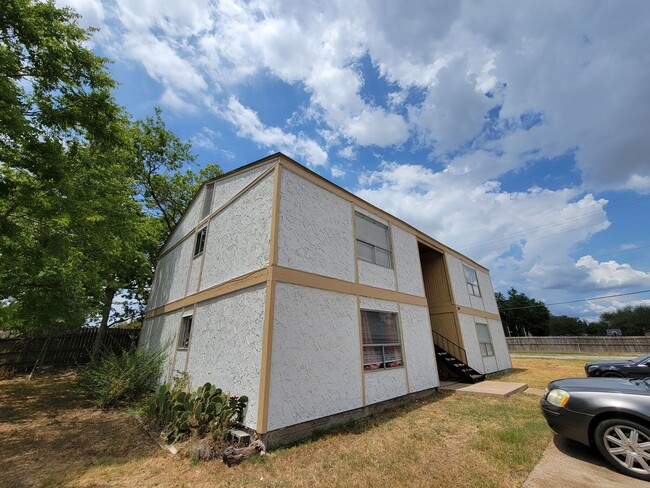 Building Photo - Bryan - Northgate Area - 2 Bedroom 1 Bath!...