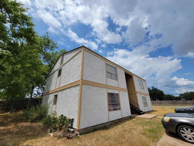 Building Photo - Bryan - Northgate Area - 2 Bedroom 1 Bath! Northgate area