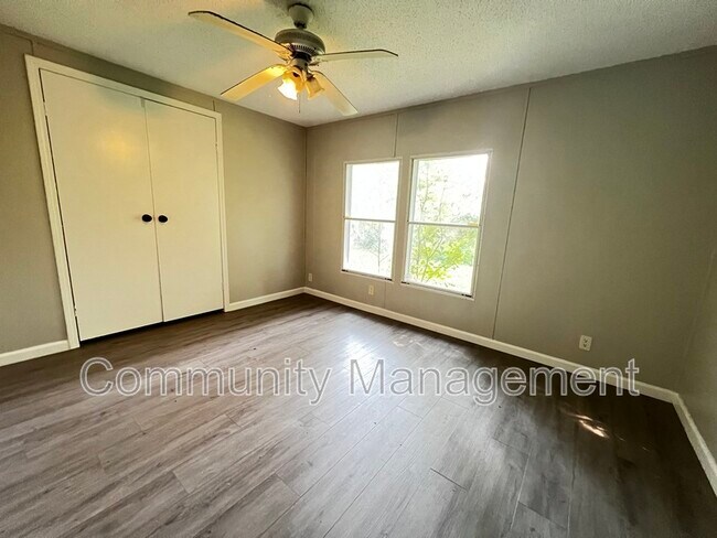 Building Photo - 10371 Springfield Rd