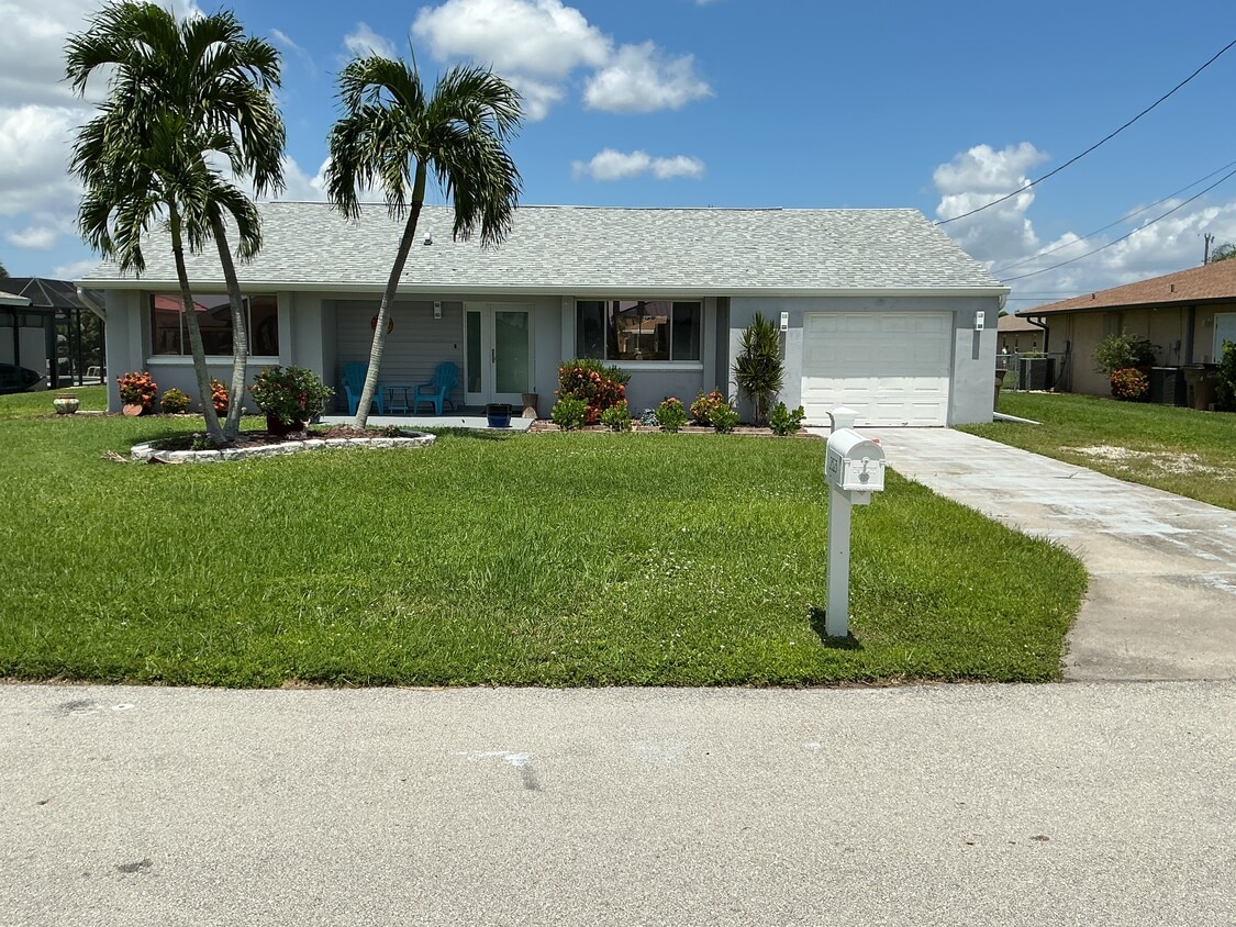 Primary Photo - 2323 SE 28th St