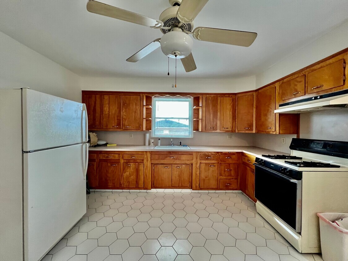 Primary Photo - 135 Lincoln Ave E