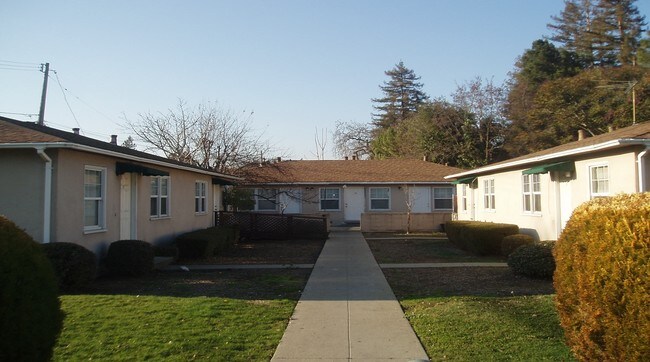 Building Photo - 7-21 Columbia Ave