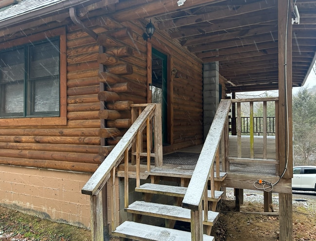 Foto del edificio - 573 Centre St