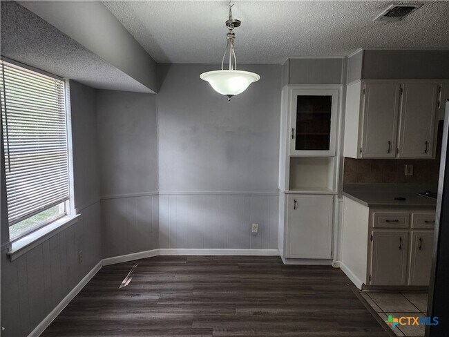 Foto del edificio - 1807 Janis Dr