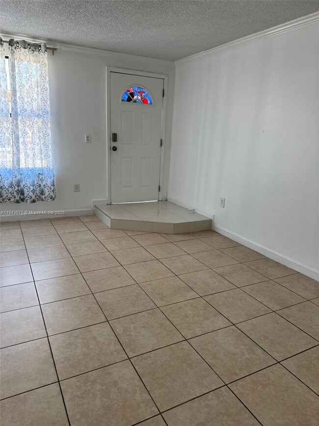 Foto del edificio - 2091 W 54th Terrace