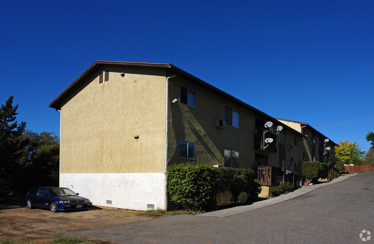 Primary Photo - 191 E Fallbrook St