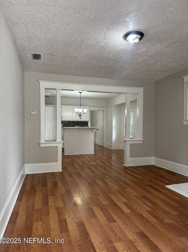 Building Photo - 340 W 23rd St
