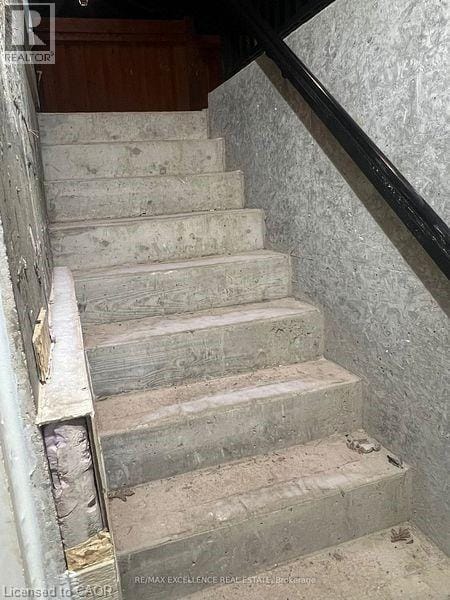 Building Photo - 1 Banks Dr