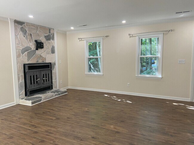 Building Photo - COMING SOON - 3 Bedroom, 2 Bathroom House ...