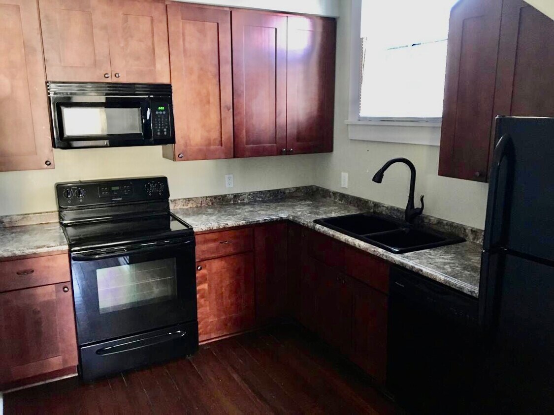 Primary Photo - 415 E PARK AVE