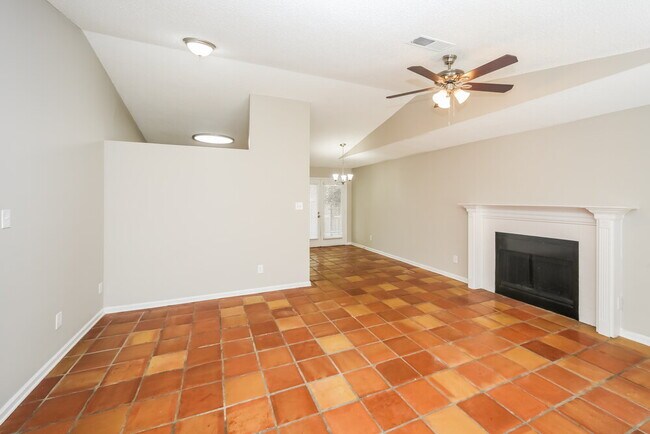 Foto del edificio - 7203 Atterbury Cir E