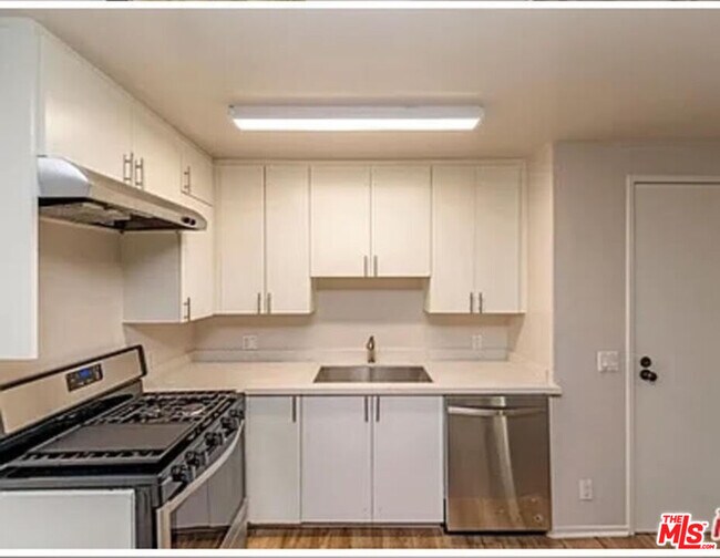 Building Photo - 1242 9th Ct