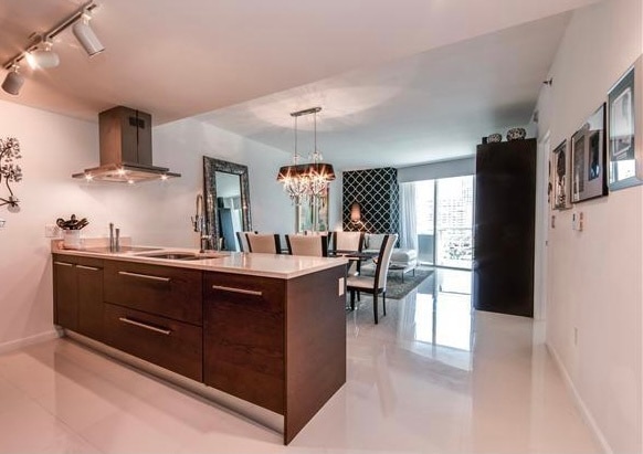 Primary Photo - 495 Brickell Ave