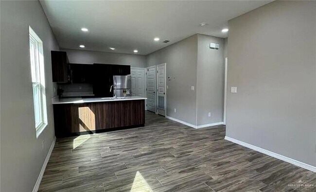 Foto del edificio - 4301 Walnut Ave