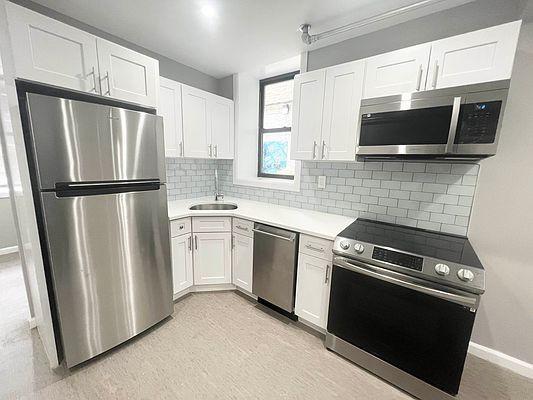 Foto principal - 3 bedroom in BRONX NY 10459