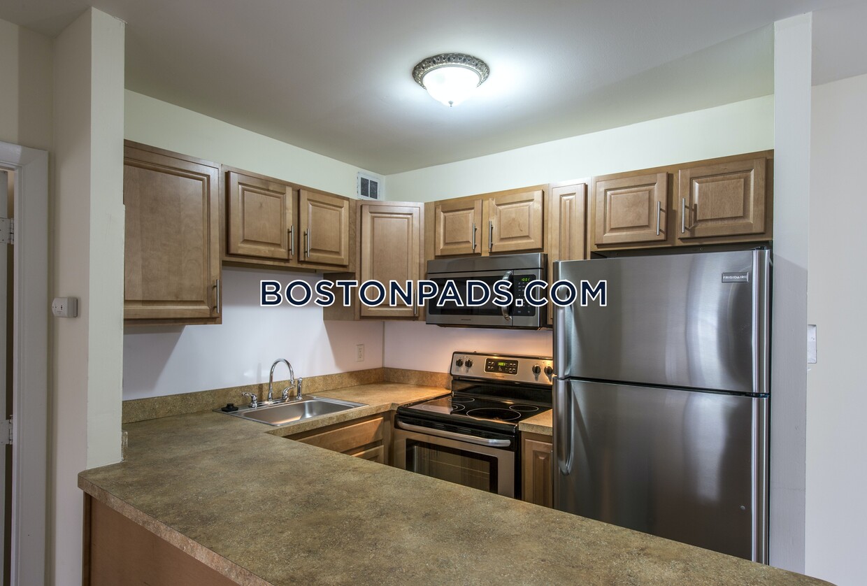 6 Westgate Dr Unit 6T, Woburn, MA 01801 Room for Rent in Woburn, MA