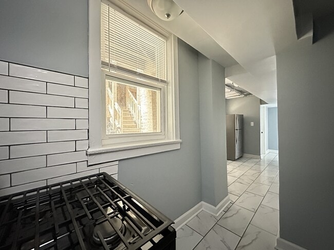 Building Photo - 5664 N Ridge Ave