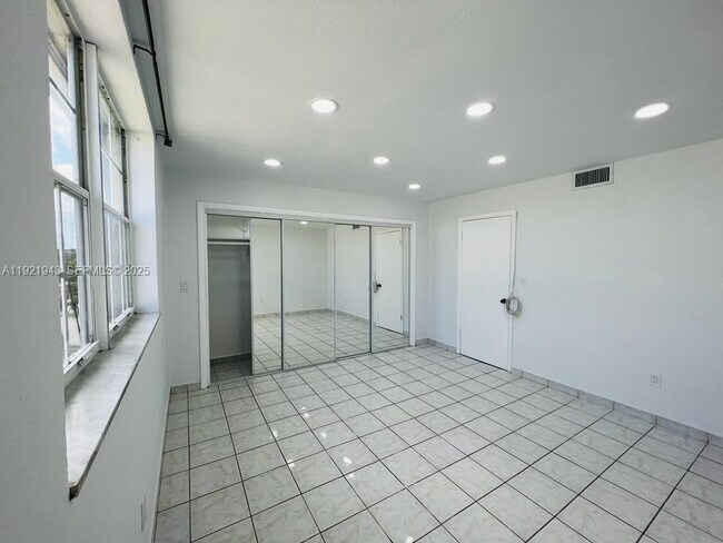 Foto del edificio - 1780 79th Street Causeway