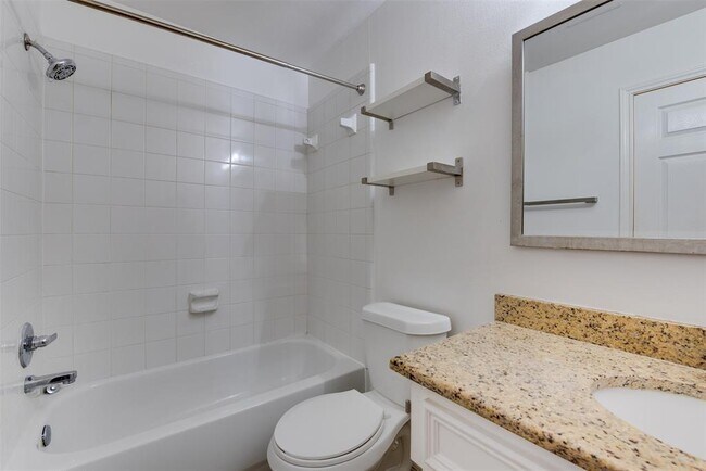 Building Photo - 2735 Woodridge Manor Dr