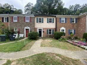 Building Photo - 504 Olde Greenwich Cir