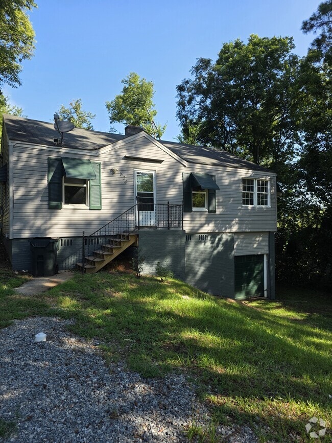 Building Photo - 824 Matheson Rd