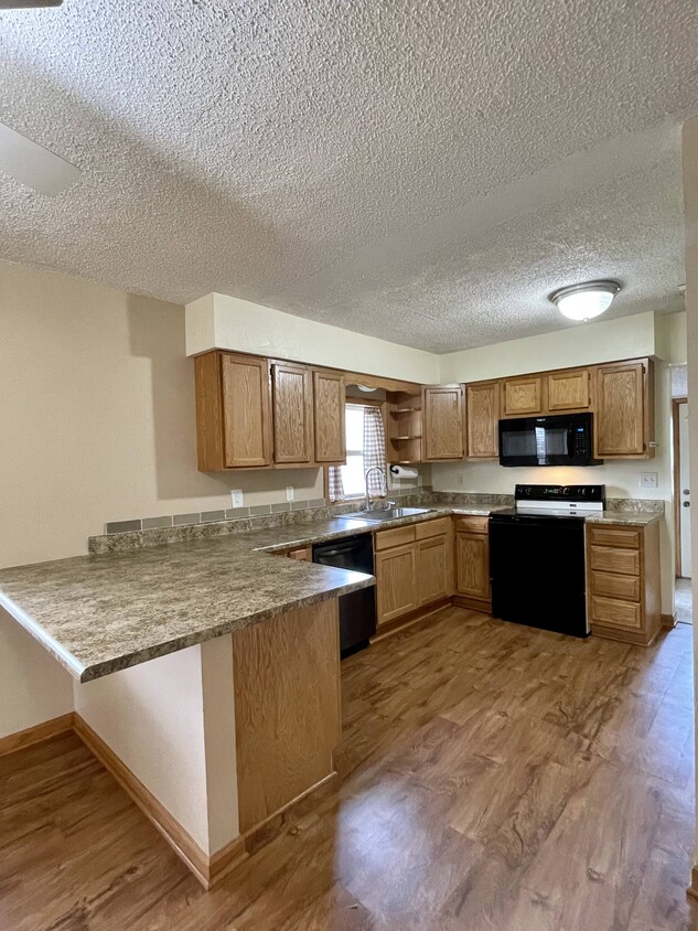 Primary Photo - 105 7th St SW