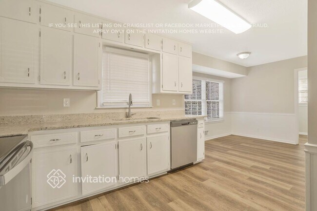Foto del edificio - 2400 Lansdowne Ct NW