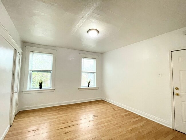 Building Photo - 2749 Pestalozzi St