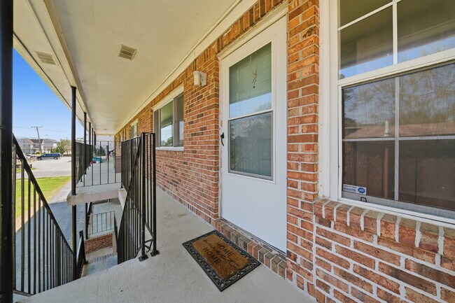 Foto del edificio - AMAZING 3 BED, 2 FULL BATH APARTMENT FOR RENT IN OCEAN VIEW!