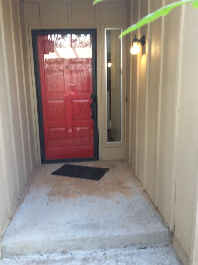Building Photo - 12117 Foxglove Ct