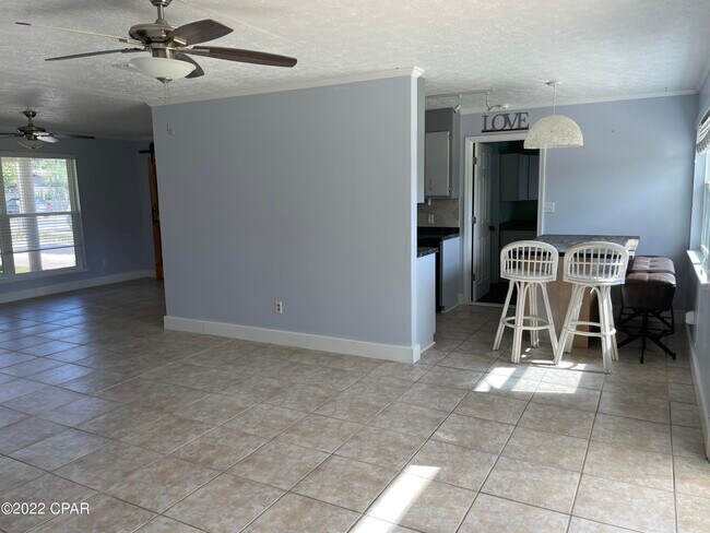 Building Photo - 126 Circle Dr