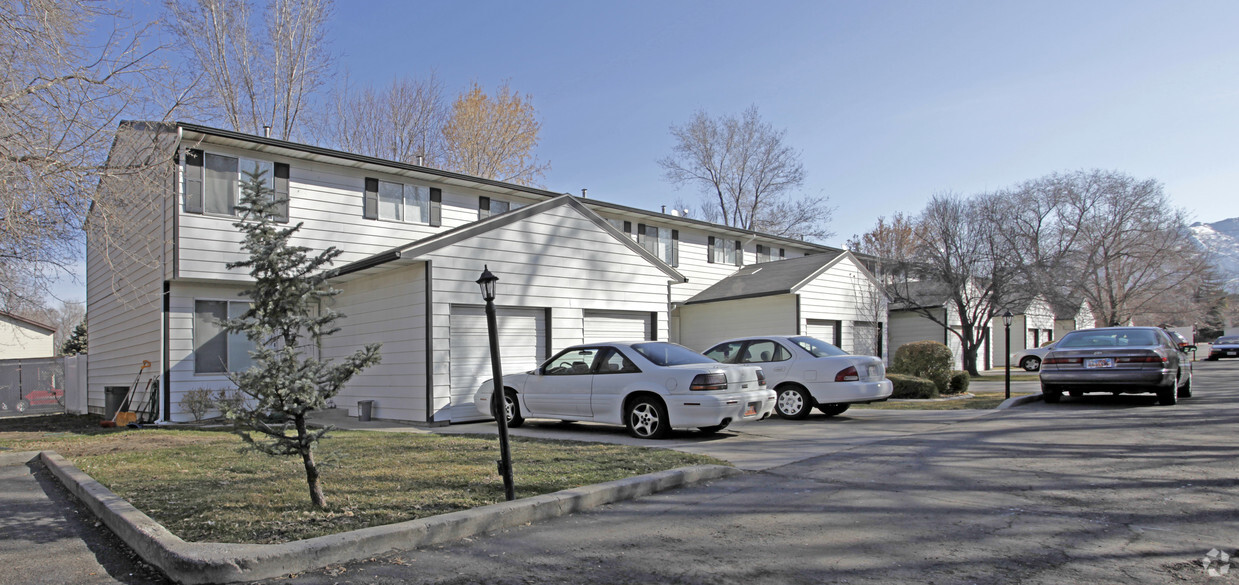 Building Photo - Hyde Park Apartments