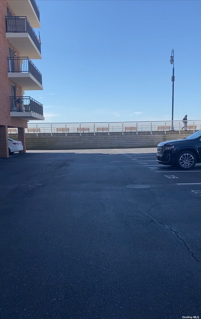 Foto del edificio - 230 W Broadway