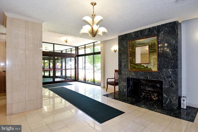 Foto del edificio - 1121 Arlington Blvd