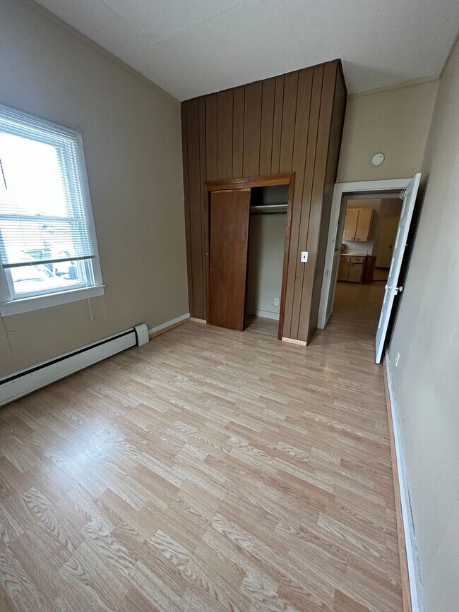 Building Photo - 304 14th Ave SW