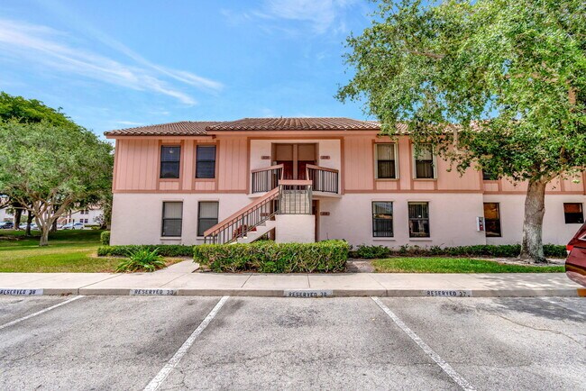 Foto del edificio - 3300 Jaywood Terrace