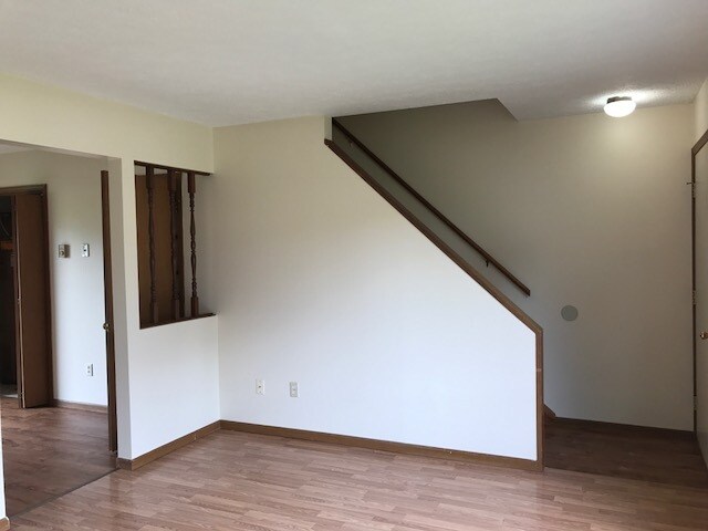 Building Photo - 42 Buss Ct