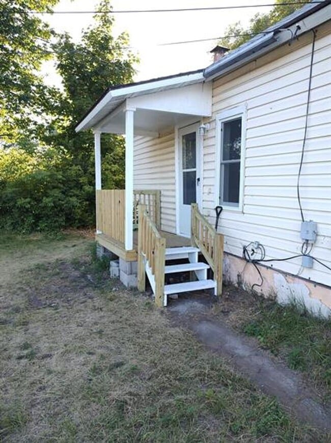 Building Photo - Lovely 2/1 small house for rent!!