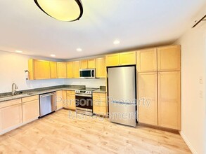 Building Photo - 5413 NE 34th St