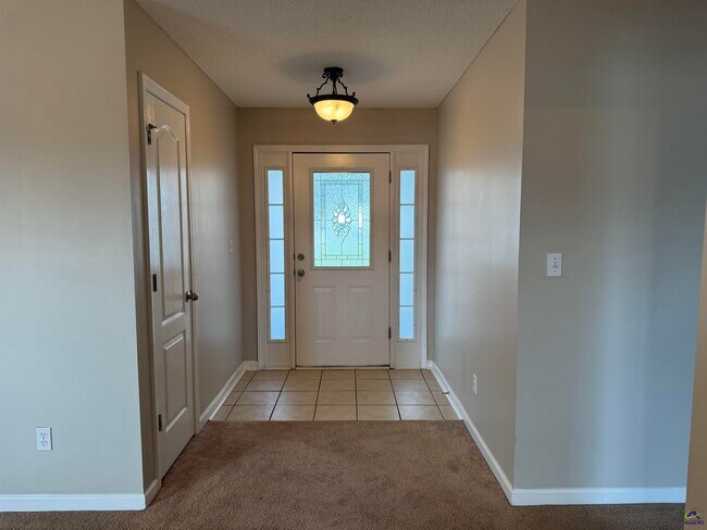 Building Photo - 105 Windmill Court