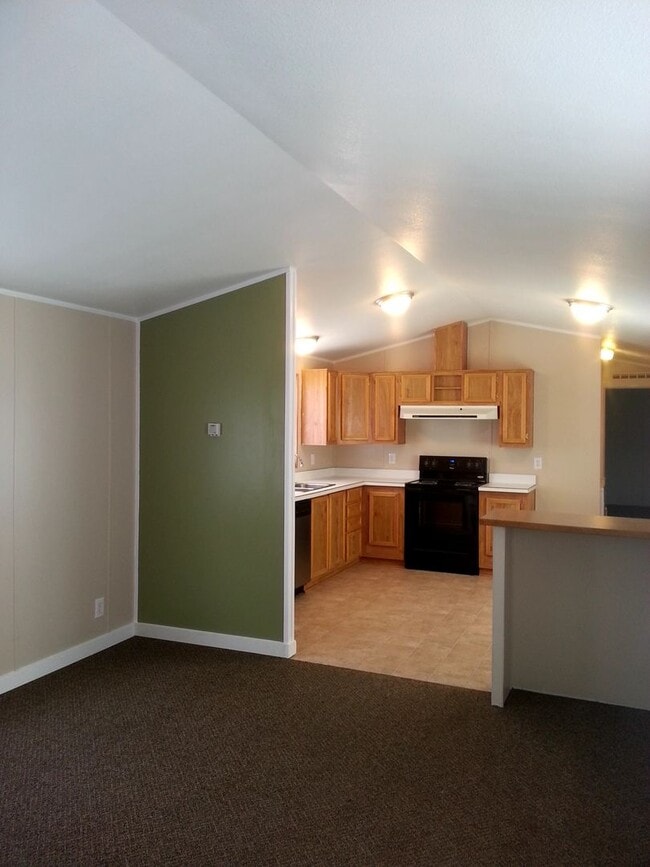 Building Photo - Great 2 Bedroom 1 Bathroom home in North Pointe!