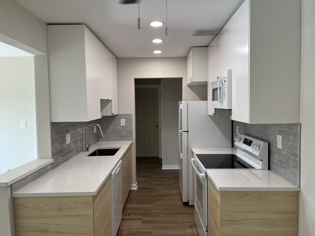 Building Photo - 7425 Brookdale Dr