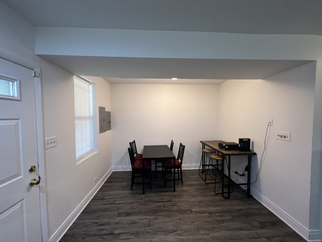 Building Photo - 1507 W Henderson St