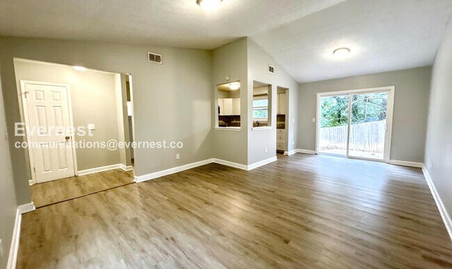 Foto del edificio - 2431 Corner Shoals Dr