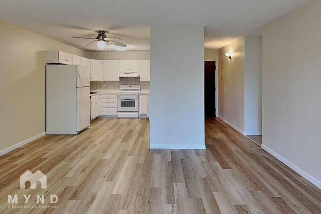 Foto del edificio - 7020 E Girard Ave