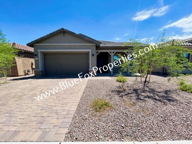 Foto principal - 770 E Danum Vly Dr