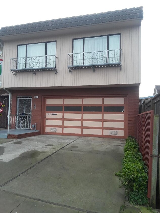 Entrada principal - 295 Knowles Ave