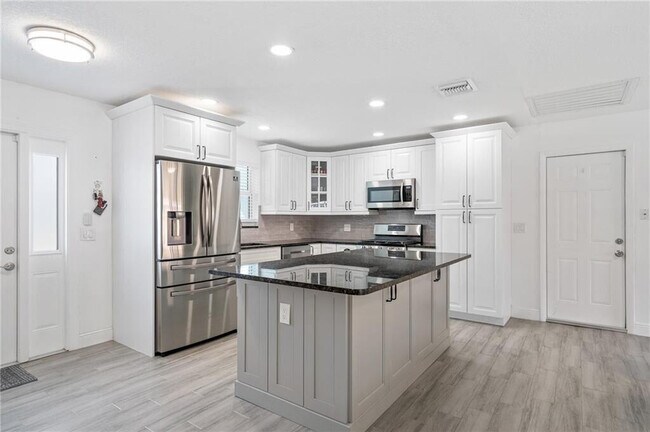 Foto del edificio - 2431 Crawford Ct